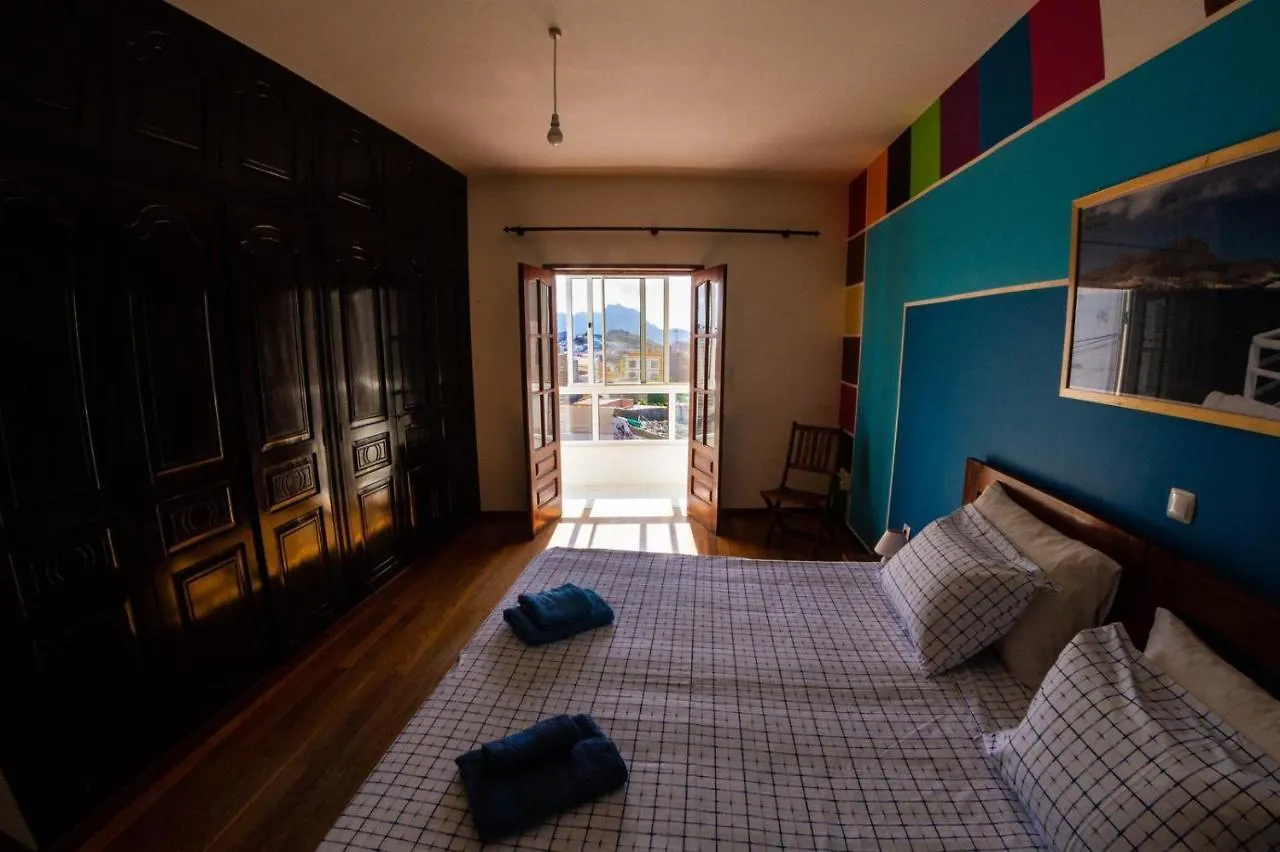 Проживание в семье Guest House Montanha Минделу